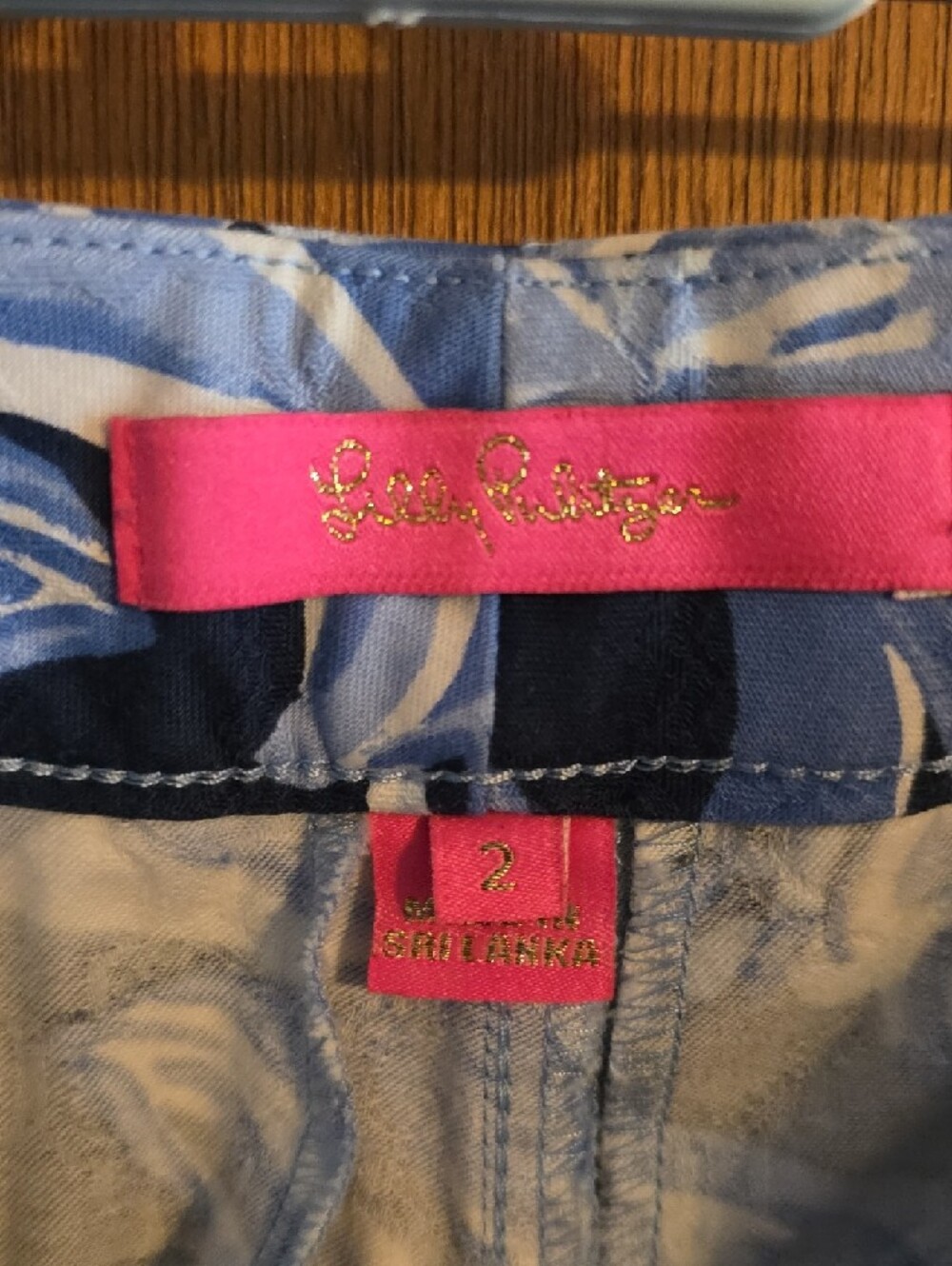 Lilly Pulitzer Blue and White Floral Print Capris Size 2 - Picture 2 of 6